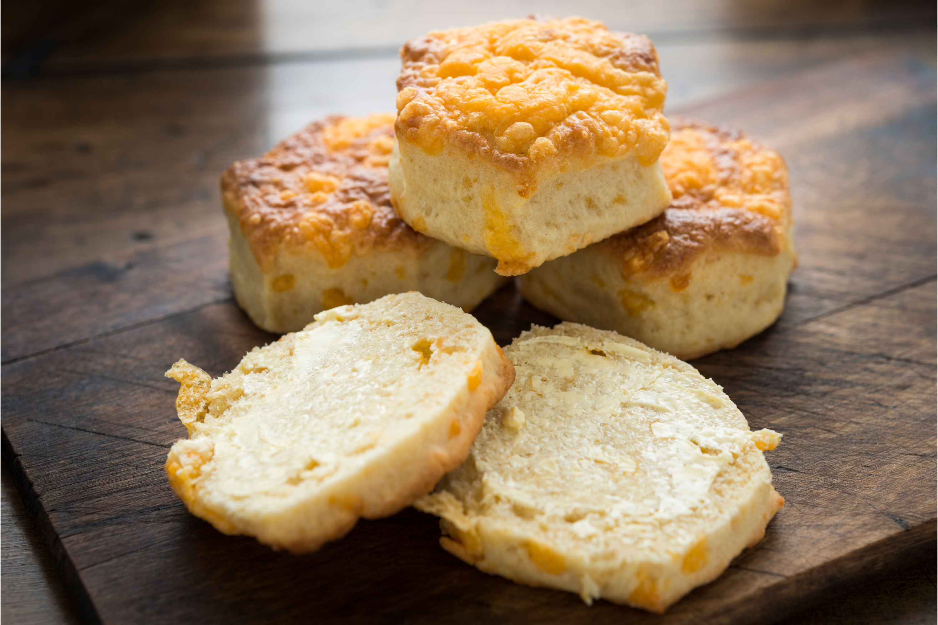 SIMPLE CHEDDAR BISCUIT