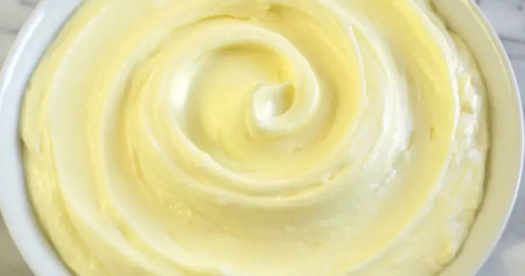 Easy and Simple Lemon Buttercream Frosting Icing Recipe